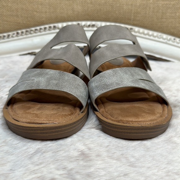 Euro Soft by Sofft | Nadine Grey & Silver Metallic Sandal - Picture 10 of 14